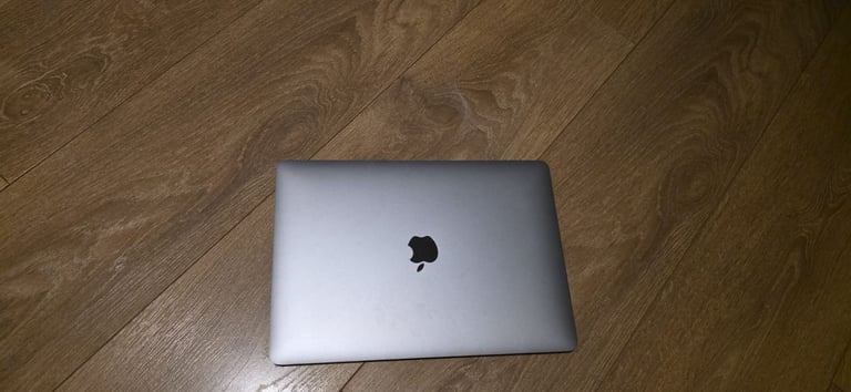 Macbook Air Retina 2020 13 inch Space Gray a2179 laptop like new