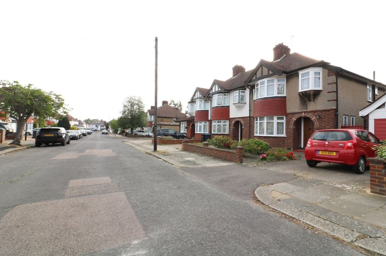 Three Bed House to Rent in N21