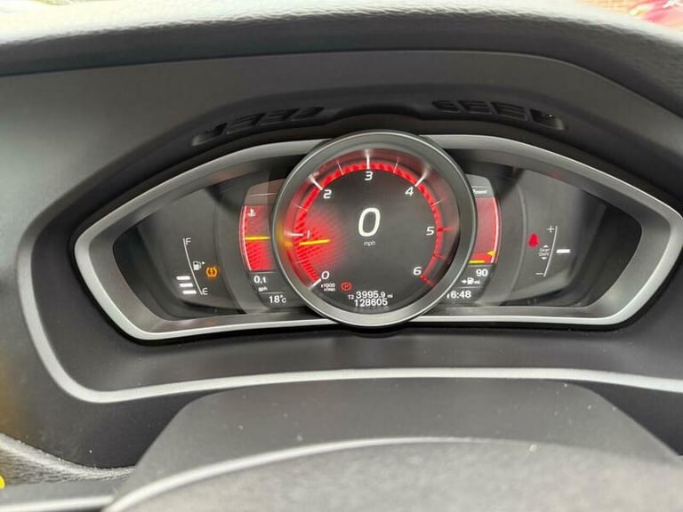 2016 Volvo V40 2.0 D2 Inscription Euro 6 (s/s) 5dr HATCHBACK Diesel Manual
