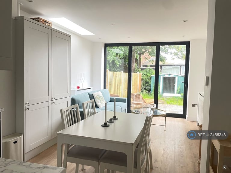 4 bedroom house in Edward Street, Dunstable, LU6 (4 bed) (#2466348)