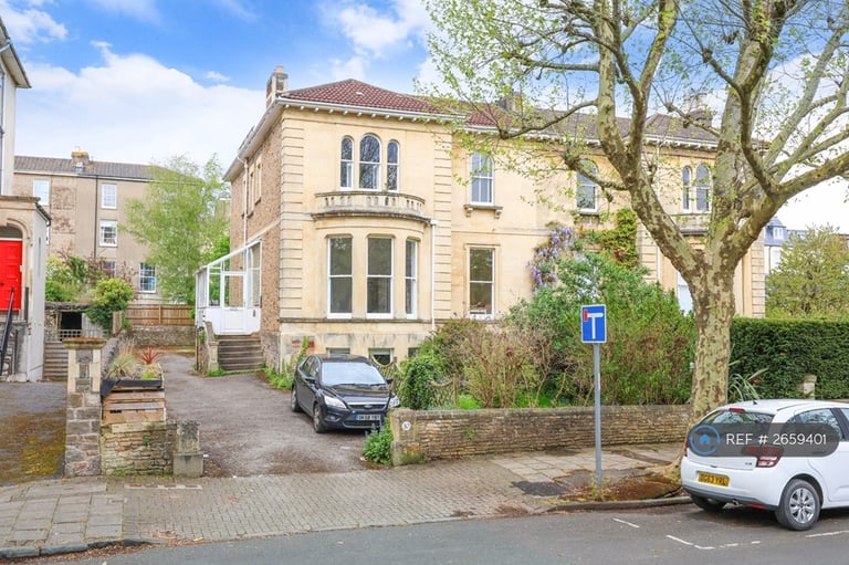 1 bedroom flat in Westfield Park, Bristol, BS6 (1 bed) (#2659401)