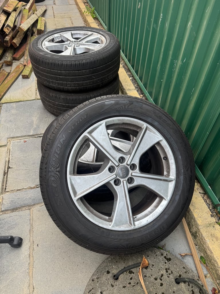 Q7 alloys and tyres in mint conditions 
