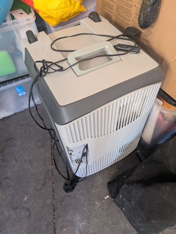 Halfords Electric Cool Box 12v 240v Halfords 40 Litre Mains And