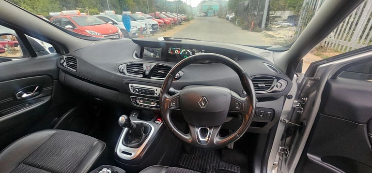 RENAULT SCENIC 1.6 Dynamique TomTom 1.6 110 2015