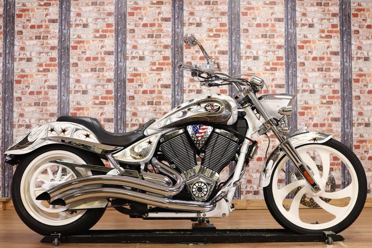 2007 VICTORY VEGAS JACKPOT - 20,296 MILES - STUNNING CRUISER WITH GREAT EXTRAS