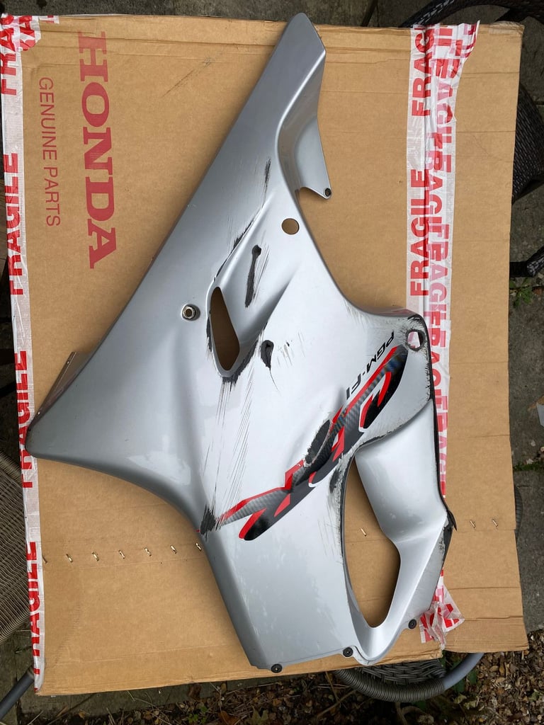 Damaged CBR 600 F4i fairing & 2 front fenders / mudguards for donor / repair