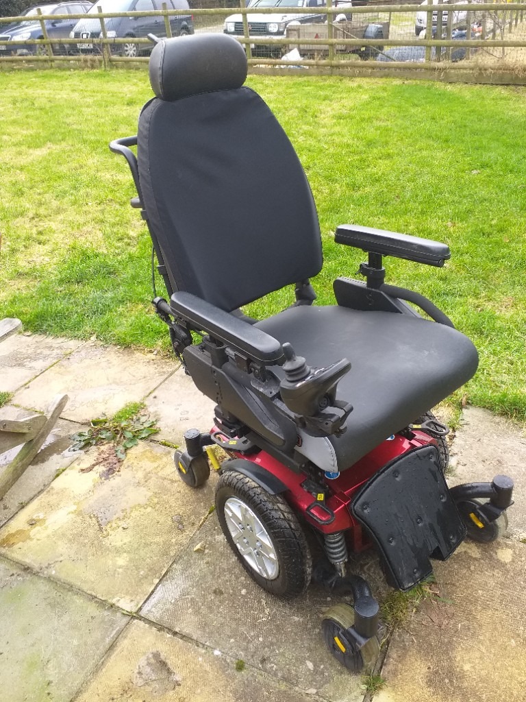  Quantum Q6 Edge Powerchair. Red Very little use since full service, new batteries and new tyres.