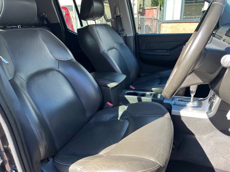 2015 Nissan Navara Double Cab Pick Up Tekna 2.5dCi 190 4WD Auto PICK UP Diesel Automatic