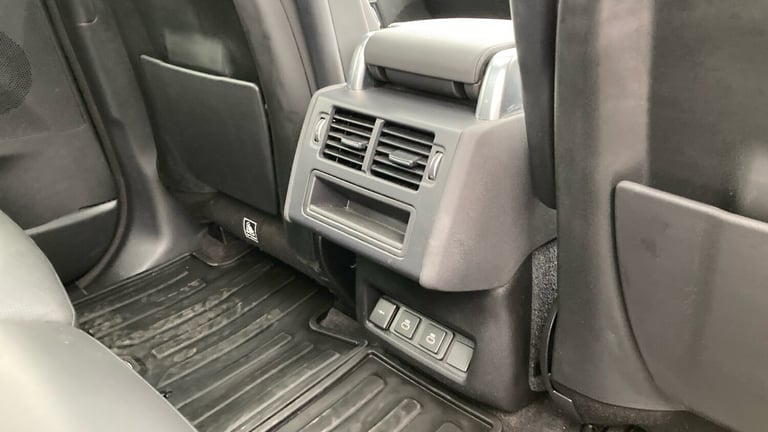 2022 Land Rover Discovery 3.0 D300 R-Dynamic SE 5dr Auto Diesel Station Wagon Station Wagon Diese...