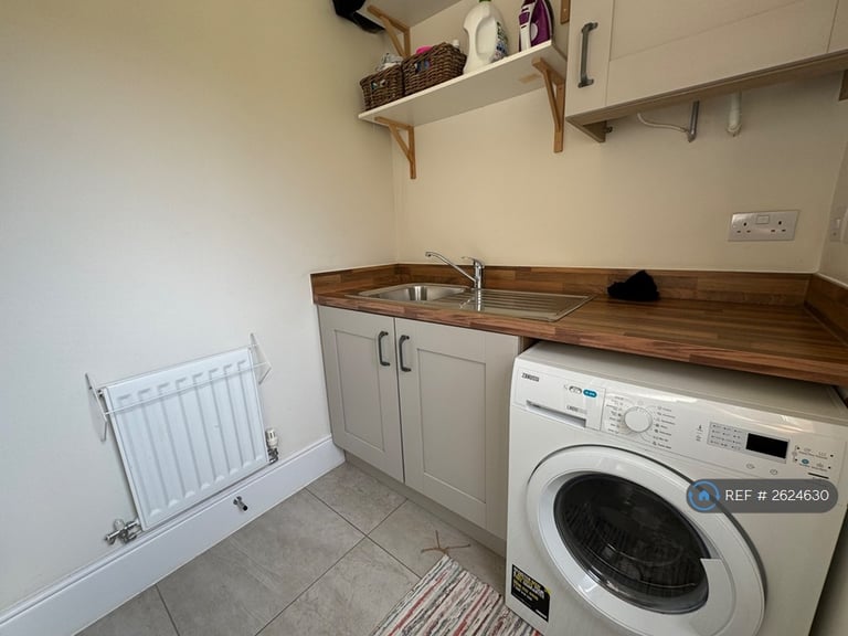 5 bedroom house in Barlow Road, Hamilton, Leicester, LE5 (5 bed) (#2624630)