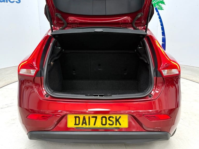 2017 17 VOLVO V40 2.0 T2 MOMENTUM HATCHBACK 5DR PETROL MANUAL EURO 6 (S/S) (122 