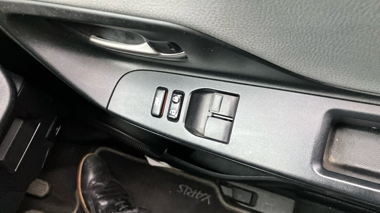 2017 Toyota Yaris 1.33 VVT-i Icon 5dr CVT Petrol Hatchback Hatchback Petrol Automatic