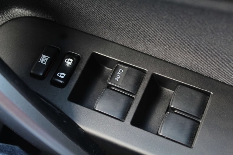 2015 Toyota Auris 1.8 Auris Icon+ VVT-i CVT 5dr Hatchback Hybrid Automatic