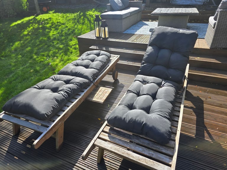 image for Free! Set of wood loung chairs with cushions