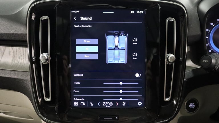  Volvo XC40 B4 (P) Ultimate Dark (360 Camera, Sunroof, BLIS) Petrol/Electric Hybrid Automatic