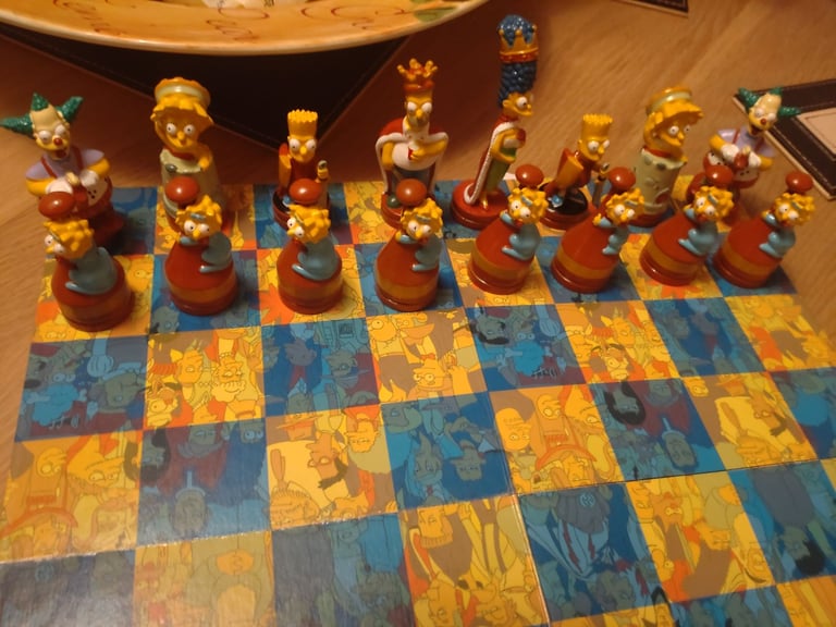 SIMPSONS CHESS SET