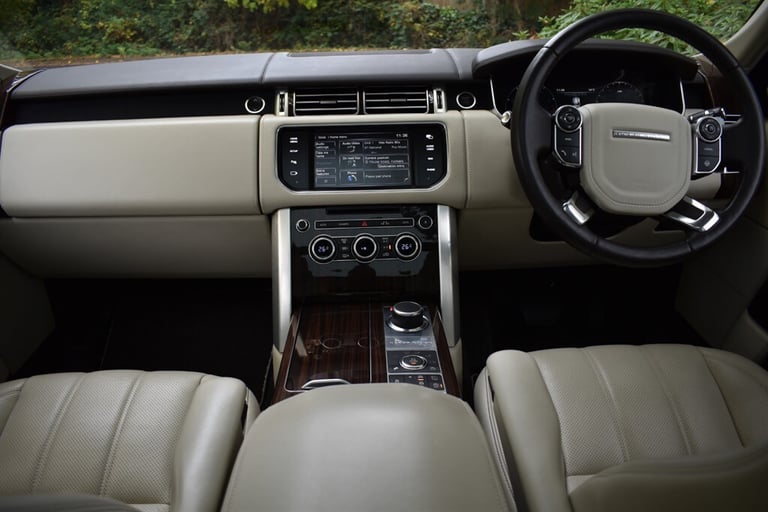 2014 Land Rover Range Rover V8 AUTOBIOGRAPHY+11 Services carried out! Estate Petrol Automatic