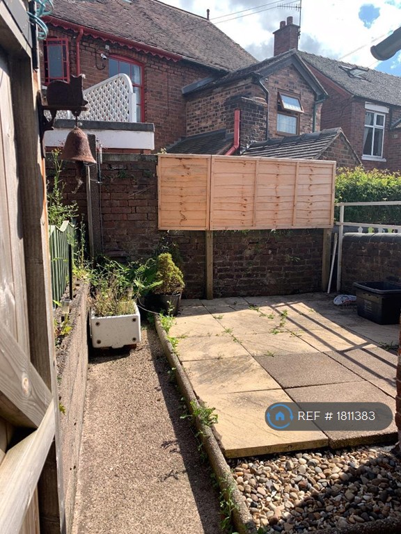 2 bedroom house in Grove Street, Leek, ST13 (2 bed) (#1811383)