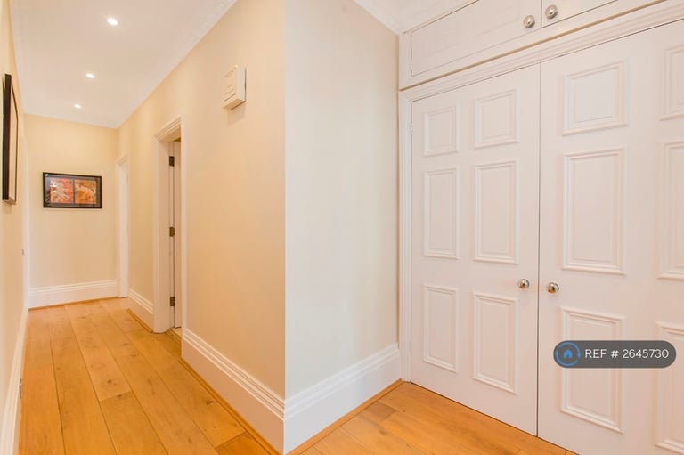 2 bedroom flat in Prince Of Wales Terrace, London, W8 (2 bed) (#2645730)