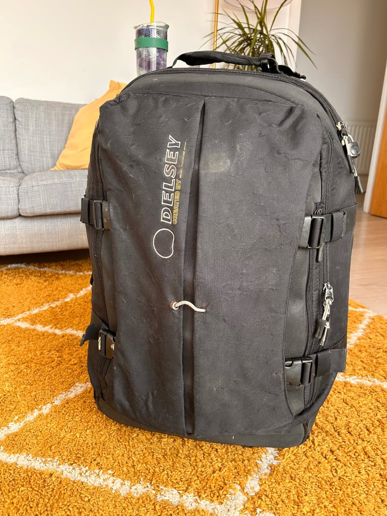 Delsey mixed hard-back / soft-front “sports” case — medium (approx dimensions 67 × 47 × 20 cm)