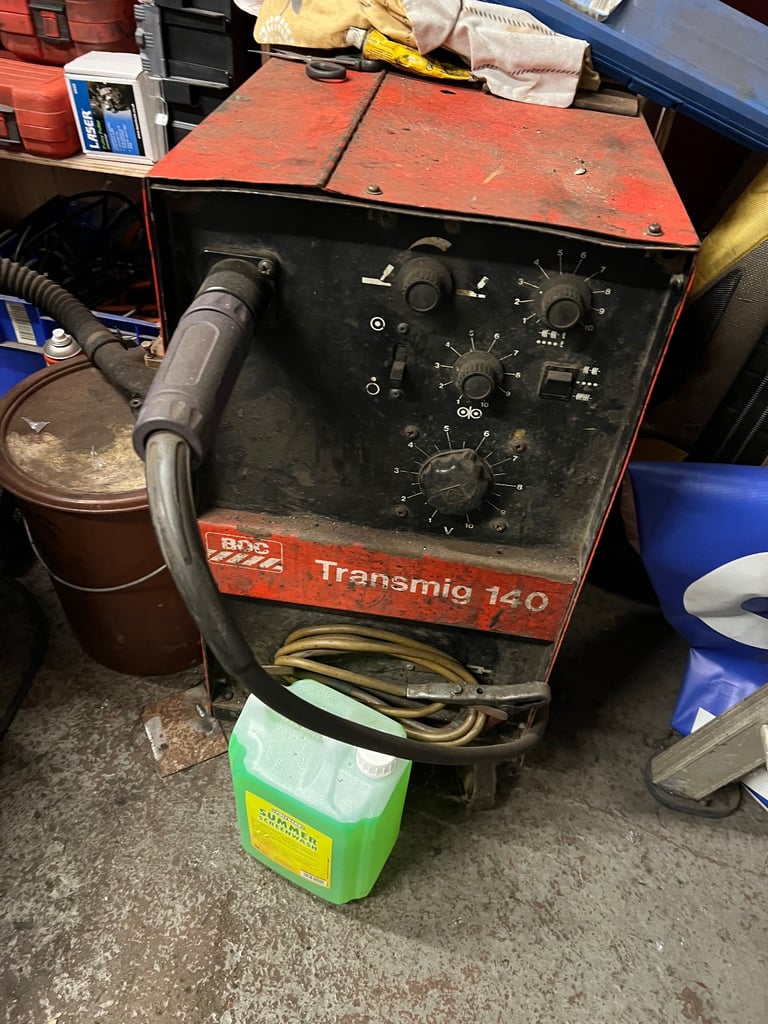 image for Box trans mig 140 spare or repair 