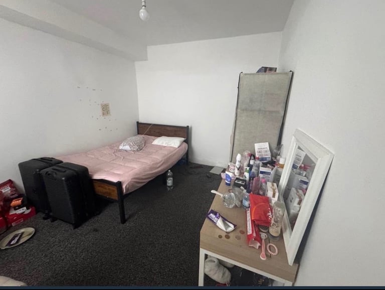 Big Room for Male/Female in Levensulme M19