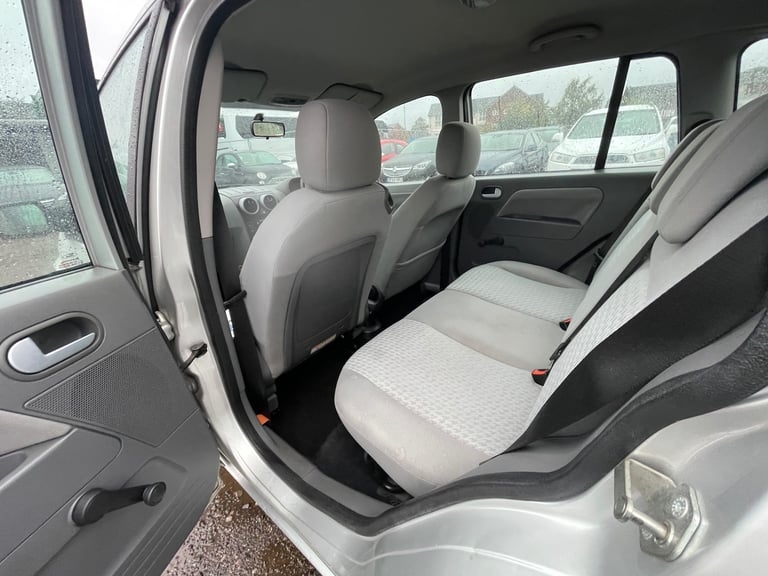 FORD FUSION 1.4L 5 DOOR + IDEAL FIRST CAR + CHEAP TO INSURE &amp; LOW ROAD TAX * 