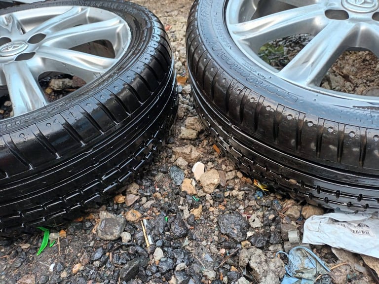 Toyota Yaris 1.4RG 195-50 R16 low price (ask)
