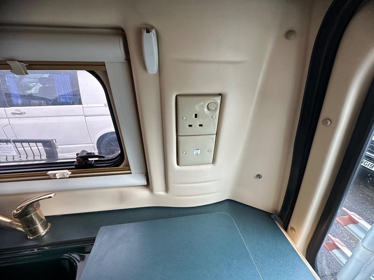 Auto-Sleepers Symbol 2 berth compact DIESEL MANUAL 2004/04