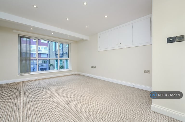 2 bedroom flat in Jowett Street, London, SE15 (2 bed) (#2666471)