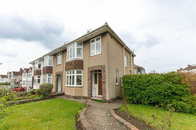  3-bedroom house, with garage for rent (6 months only) at 120 Wellington, Horfield, BS9 4QU