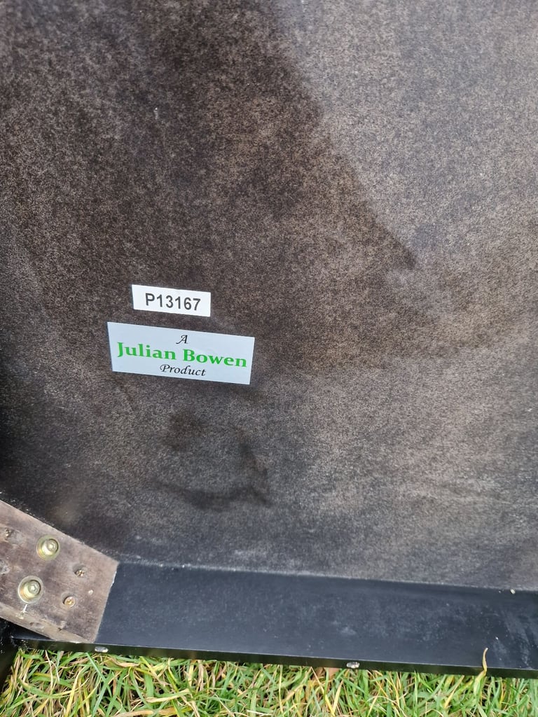 Julian bowen black wooden dining table +4 chairs