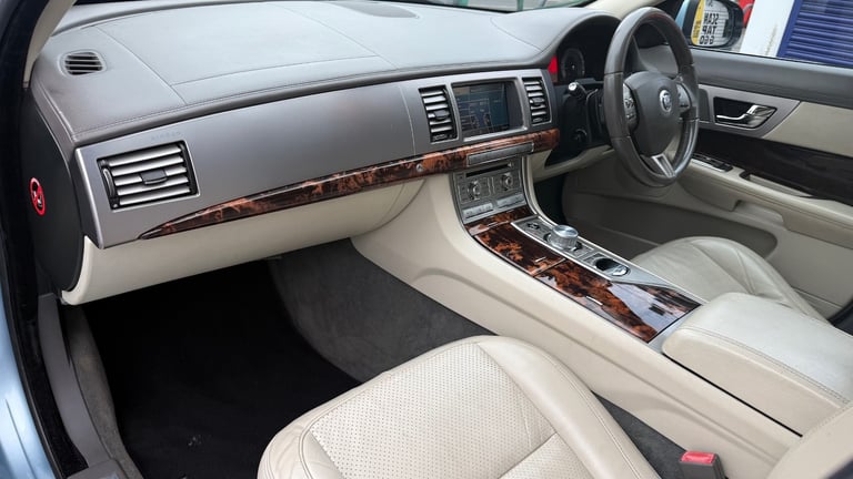 2011 Jaguar XF 3.0d V6 Premium Luxury 4dr Auto SALOON Diesel Automatic