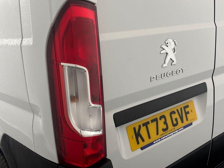  Peugeot Boxer 2.2 BlueHDi 335 Professional Premium + L3 High Roof Euro 6 (s/s) 5dr Diesel Manual