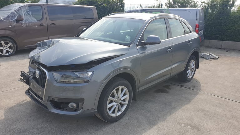 **For breaking** Audi Q3 SE Quattro, 2.0 Tdi diesel 6 speed (2012).