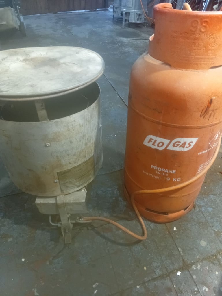 BULLFINCH GAS SPACE HEATER WITH BOTT OF GAS  can see working