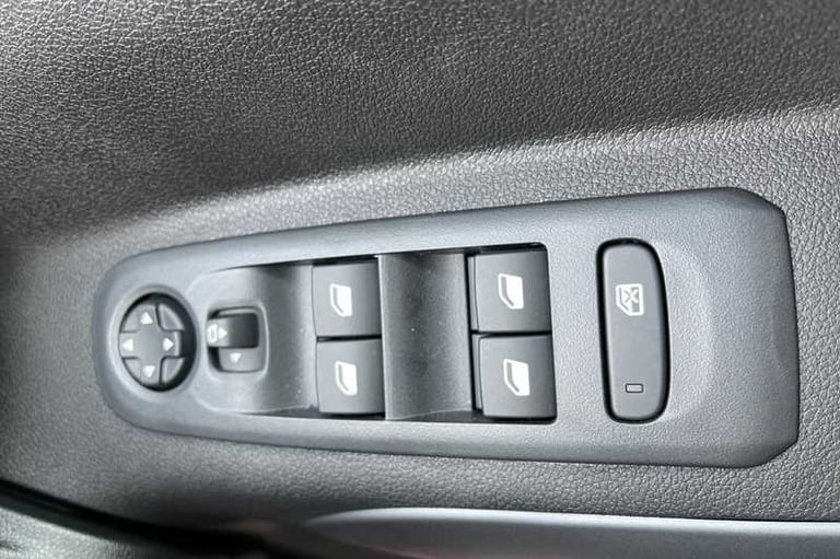 2024 Vauxhall Combo Life Electric 50kWh Ultimate MPV 5dr Electric Auto (7.4kW Charger) (136 ps) M...