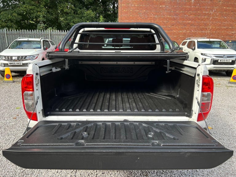2018 Nissan Navara 2.3 dCi Tekna 4WD Euro 6 (s/s) 4dr PICK UP Diesel Manual