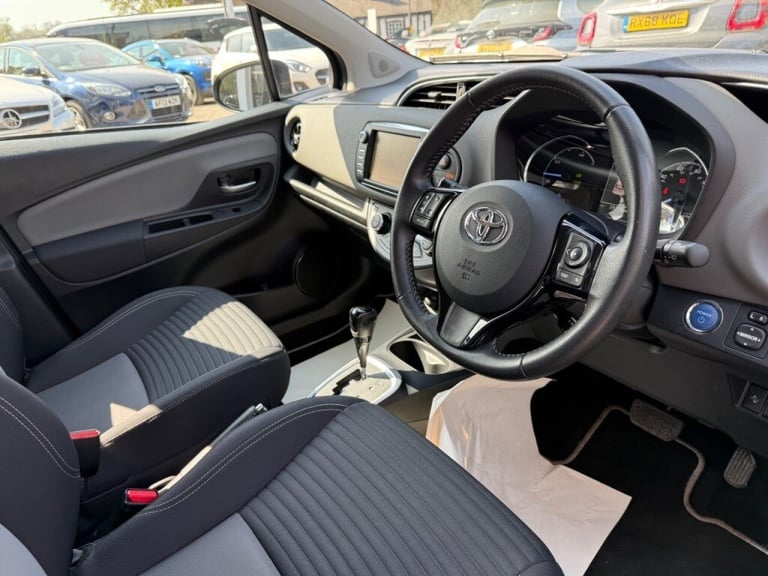 Toyota Yaris 1.5 Hybrid Icon Tech 5dr CVT -NAV - PARKING SENSORS - REAR CAMERA