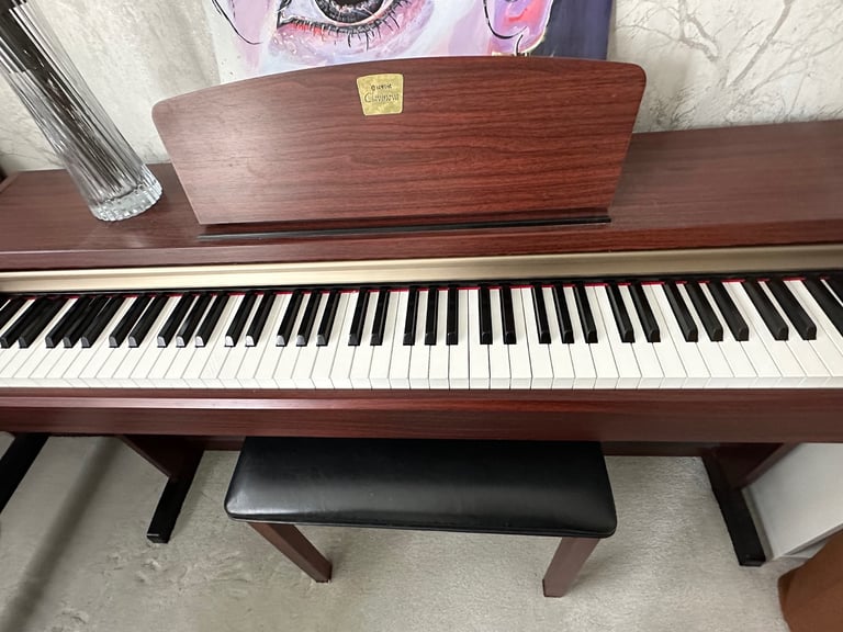 Yamaha Clavinova CLP-220