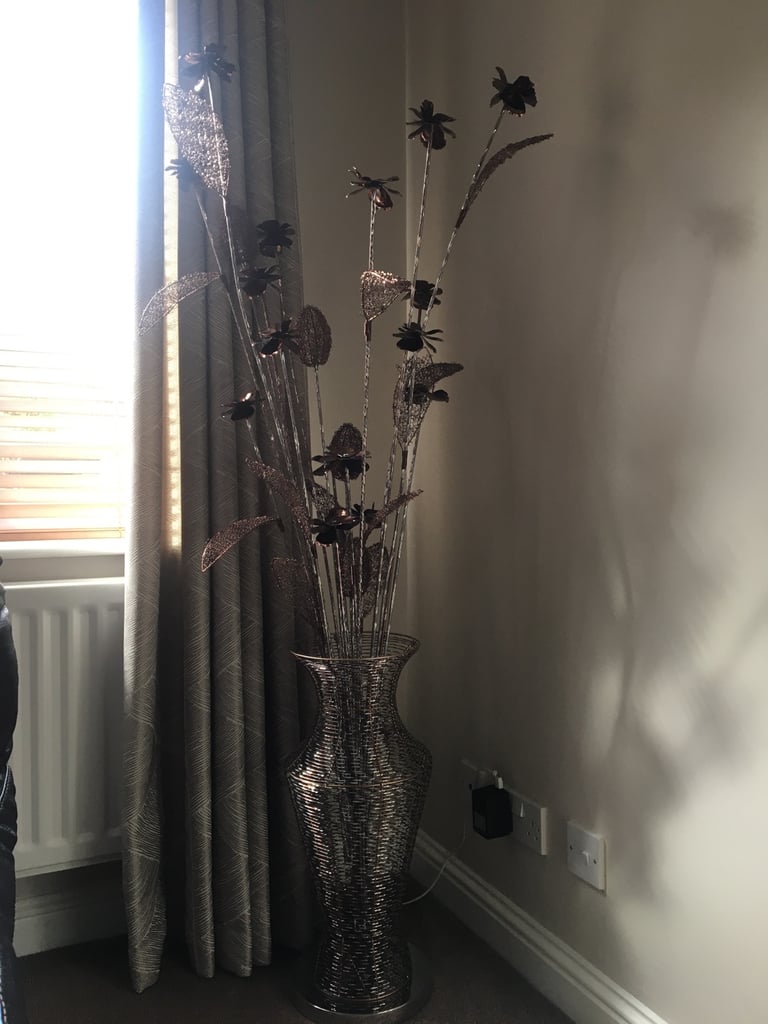 image for Art Decor - brown wire / flower floor lamp