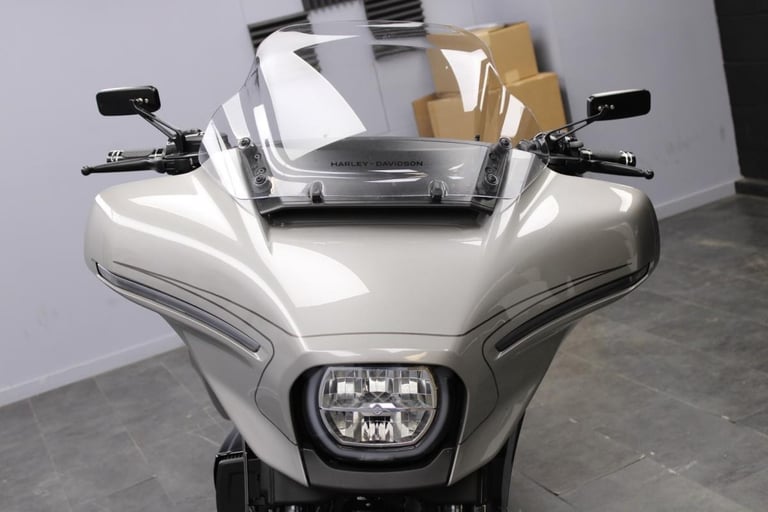 2023 Harley-Davidson FLHXSE CVO Street Glide in Dark Platinum