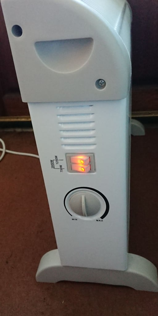 Convector heater with thermostat and timer 