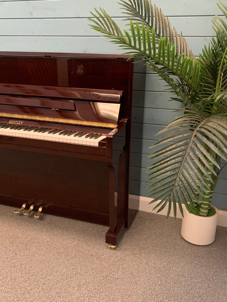 🎵🎹 QUALITY BENTLEY UPRIGHT PIANO WITH LEGS - TUNED/SERVICED/WARRANTY 🎹🎵