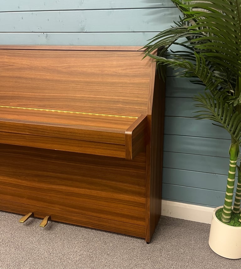 🎵🎹 STUNNING YAMAHA E108 **TUNED/SERVICED/WARRANTY AND FREE DELIVERY**🎹🎵