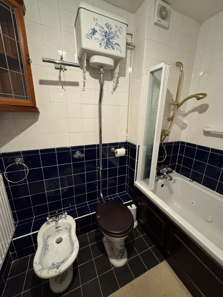 Vintage bathroom suite