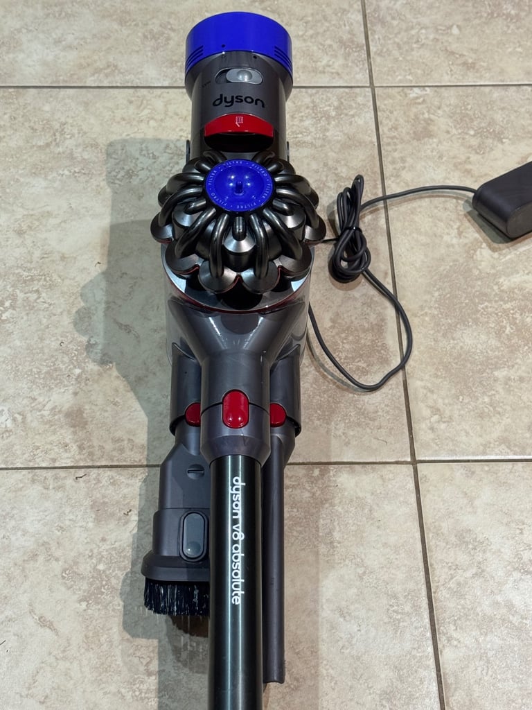 Dyson V8 absolute cordless vacuum cleaner good working order 