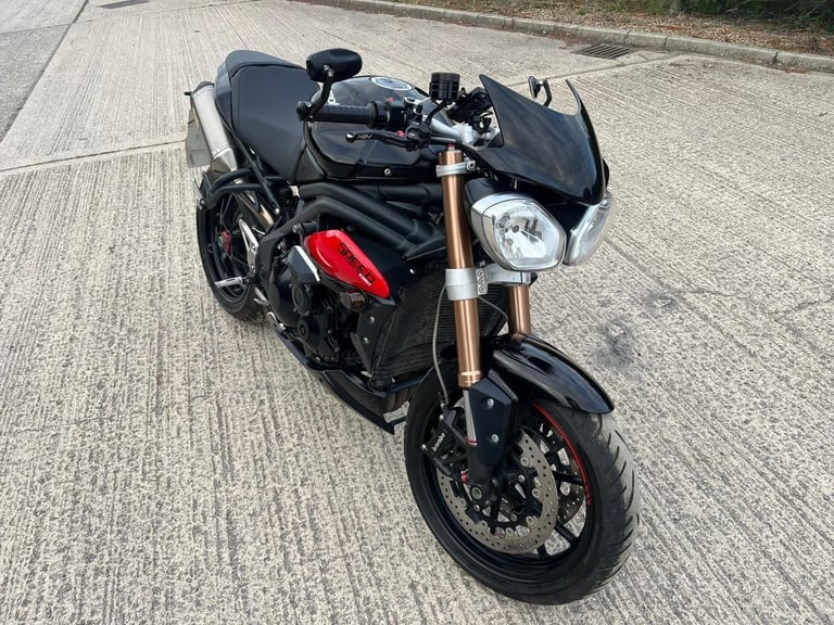 2013 13 TRIUMPH SPEED TRIPLE 1050 R BLACK NEW MOT HISTORY 12k MILES NAKED