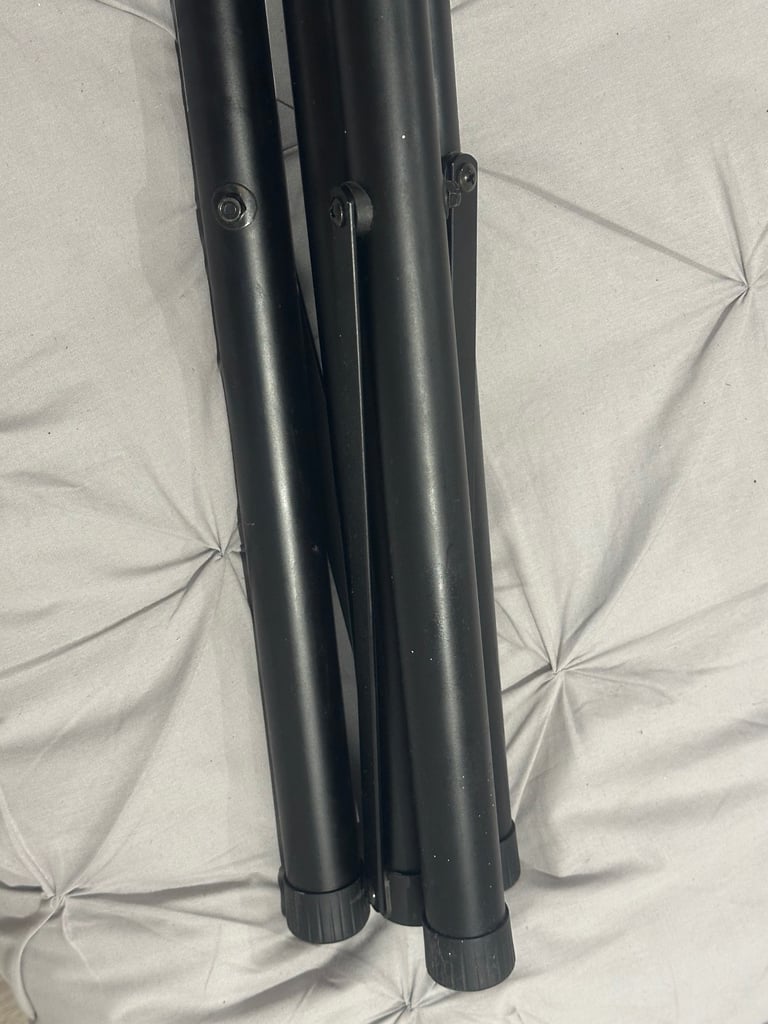 Unicorn tri dartboard stand (like new )