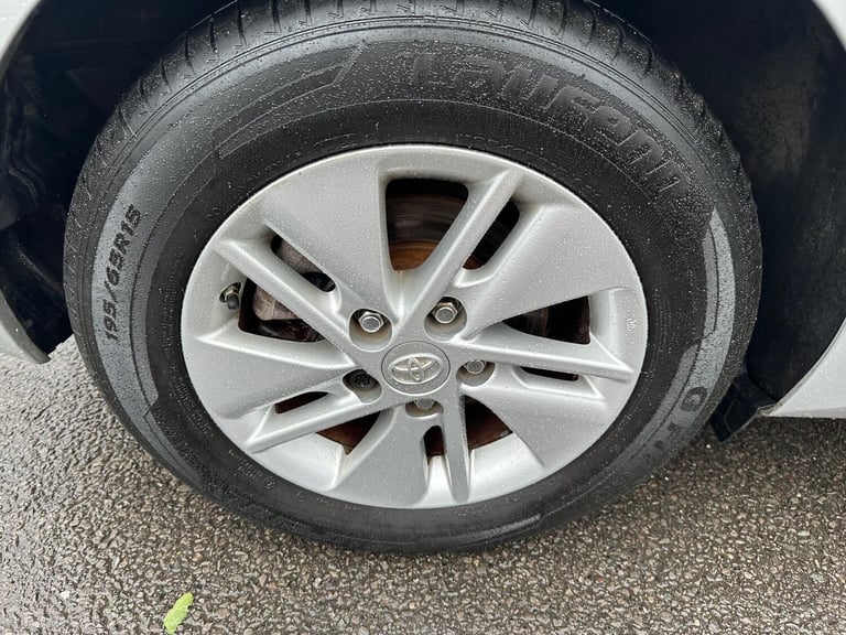  Toyota Auris 1.8 VVT-h Icon CVT Euro 5 (s/s) 5dr Petrol/Electric Hybrid Automatic